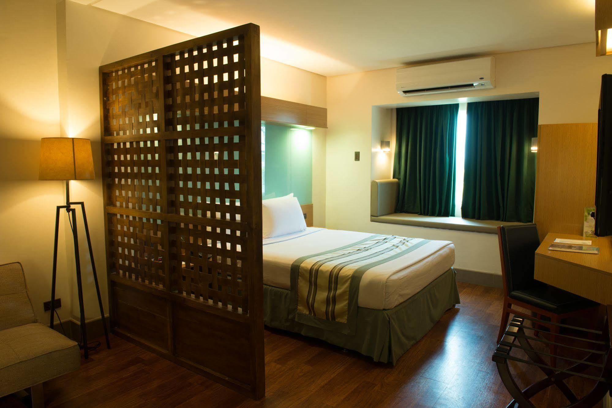Microtel By Wyndham South Forbes Near Nuvali Santa Rosa  Exterior foto