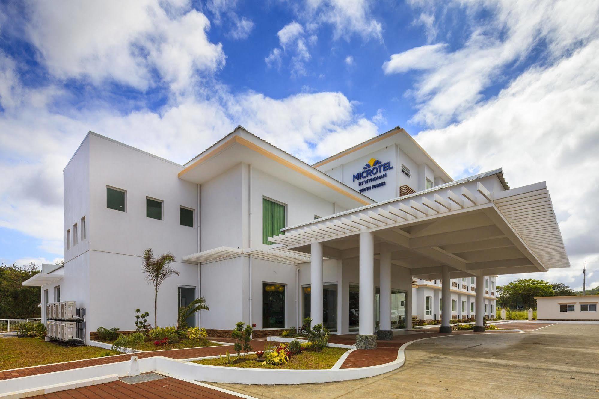Microtel By Wyndham South Forbes Near Nuvali Santa Rosa  Exterior foto