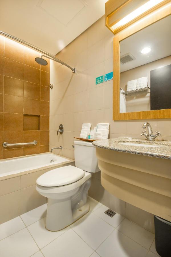 Microtel By Wyndham South Forbes Near Nuvali Santa Rosa  Exterior foto